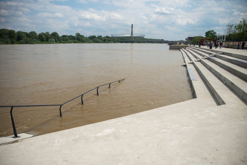 Warszawa: Bulwary Wiślane zostaną zamknięte z powodu przejścia fali wezbraniowej - GospodarkaMorska.pl