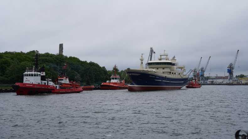 Stocznia Remontowa Shipbuilding przekazała częściowo wyposażony trawler pelagiczny (foto) - GospodarkaMorska.pl