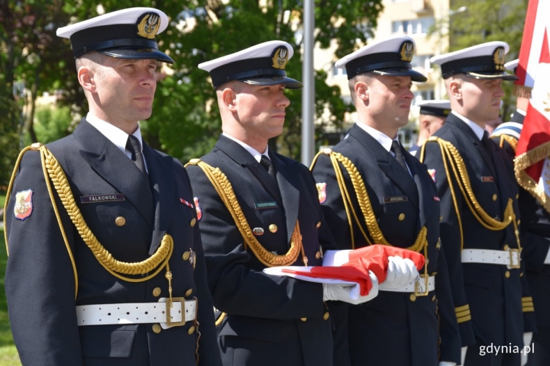 Misja uczy pokory - uroczystości przy pominiku Polski Morskiej - GospodarkaMorska.pl