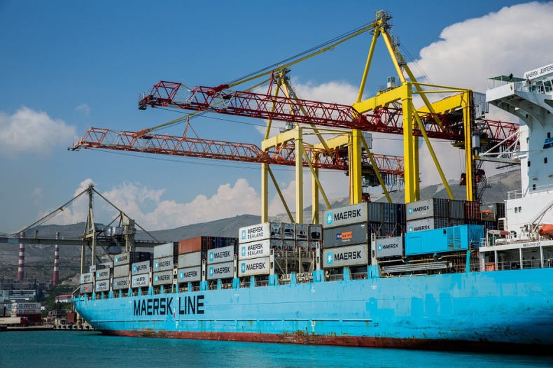 Maersk połączył siły z DB Schenker, by walczyć z zanieczyszczaniem oceanów i emisjami - GospodarkaMorska.pl