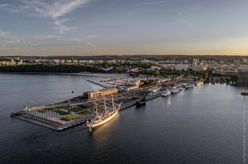 Dar Młodzieży w drodze do Rouen - GospodarkaMorska.pl