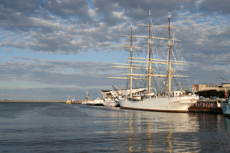 „Dar Pomorza”: 90 lat w polskich rękach - GospodarkaMorska.pl