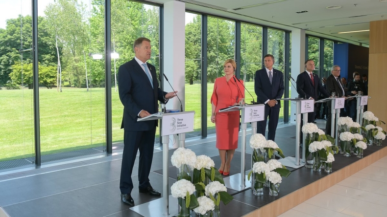 Prezydent Rumunii: Obecność USA na szczycie Trójmorza ma wartość strategiczną - GospodarkaMorska.pl