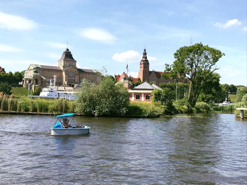 Szczecin: Pierwsza w mieście wypożyczalnia łódek elektrycznych - GospodarkaMorska.pl