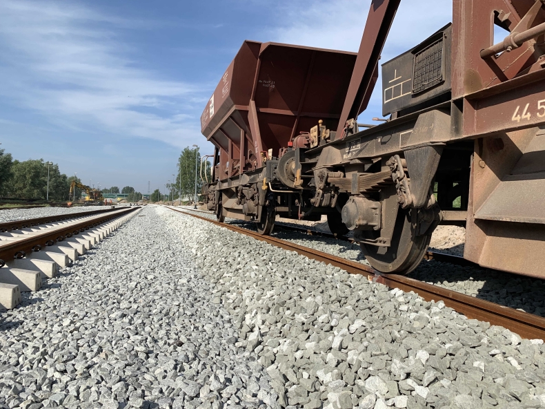 Prawie rok przed planowanym terminem uda się przebudować kolej prowadzącą do terminala kontenerowego DCT (foto) - GospodarkaMorska.pl