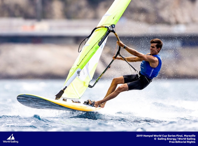 PŚ w żeglarstwie: Myszka liderem przed wyścigiem medalowym w Marsylii - GospodarkaMorska.pl