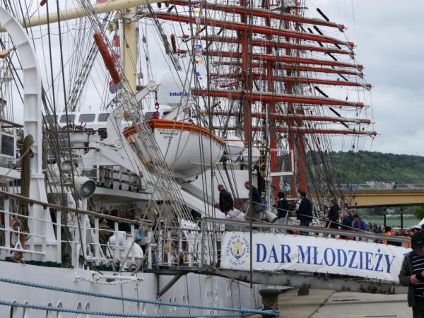 Dar Młodzieży dotarł na zlot L'Armada 2019 - GospodarkaMorska.pl