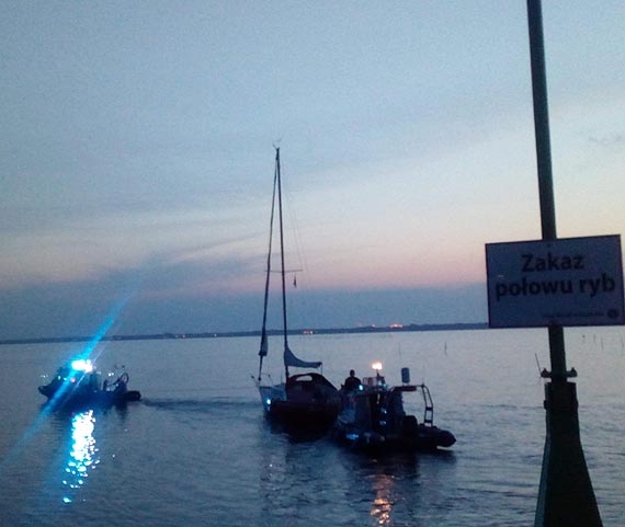 Wznowiono akcję ratunkową na Zalewie Szczecińskim (wideo) - GospodarkaMorska.pl