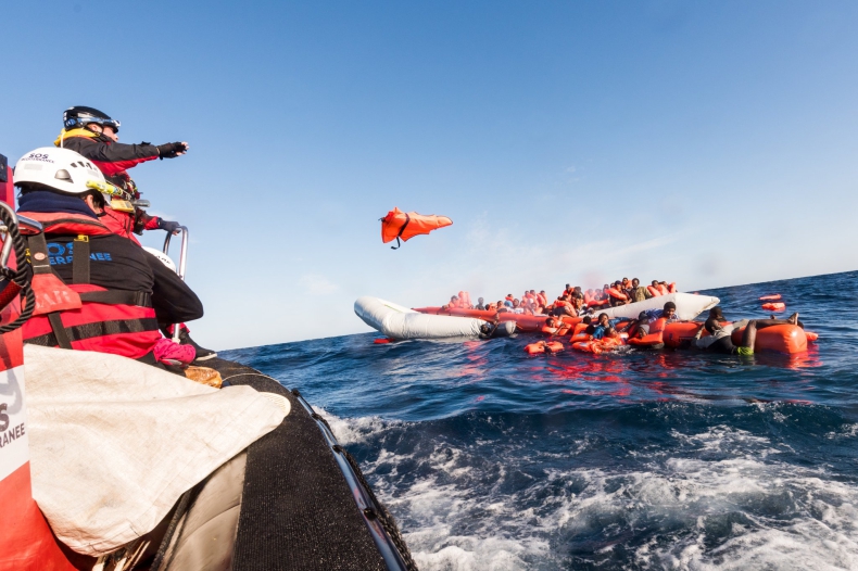 Siedmioro migrantów, w tym dwoje dzieci, utonęło u wybrzeży Lesbos - GospodarkaMorska.pl