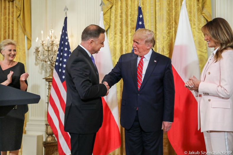Trump: Umowa na 2 mld m sześc. gazu z USA warta ok. 8 mld USD - GospodarkaMorska.pl