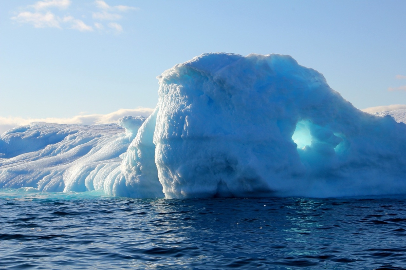 Grenlandia topnieje w rekordowym tempie. W ciągu jednego dnia straciła 2 mld t lodu - GospodarkaMorska.pl