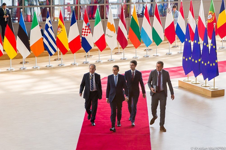 Morawiecki: Decyzje podjęte na szczycie UE odpowiadają interesowi Polski - GospodarkaMorska.pl