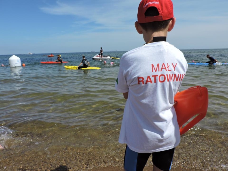 Wakacyjna przygoda nad morzem? Letnia Szkoła Ratownictwa dla dzieci - GospodarkaMorska.pl