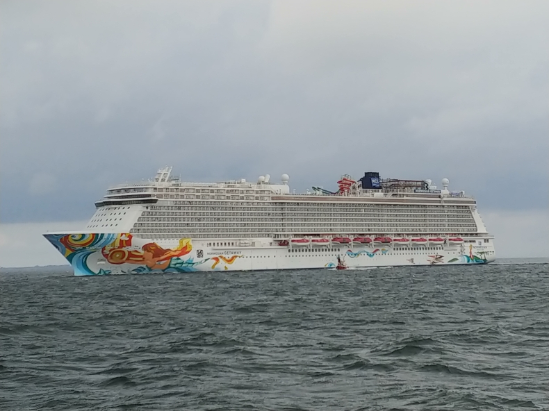 Norwegian Getaway w Porcie Gdynia. To najdłuższy wycieczkowiec w historii polskich portów (foto, wideo) - GospodarkaMorska.pl