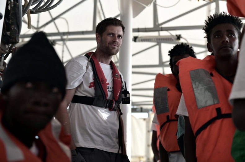 Salvini czeka na deklarację, jakie kraje przyjmą migrantów ze statku NGO - GospodarkaMorska.pl