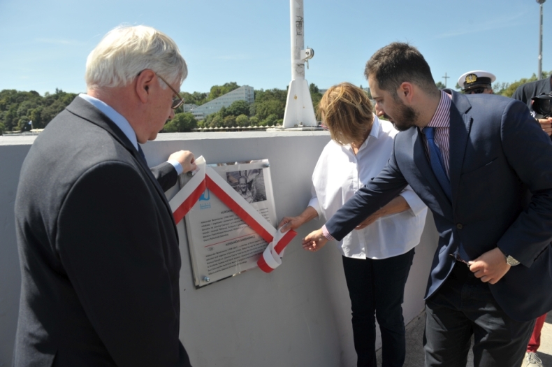 Żeglarze uczcili kapitana Aleksandra Bereśniewicza - GospodarkaMorska.pl