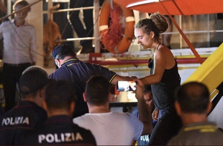 Niemcy/ Szef MSZ: kapitan statku z migrantami powinna wyjść na wolność - GospodarkaMorska.pl