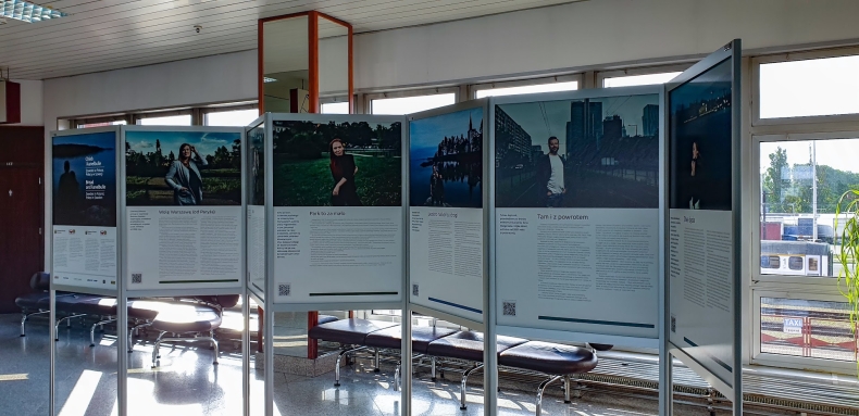 Polsko - szwedzka wystawa w terminalu promowym Świnoujście - GospodarkaMorska.pl