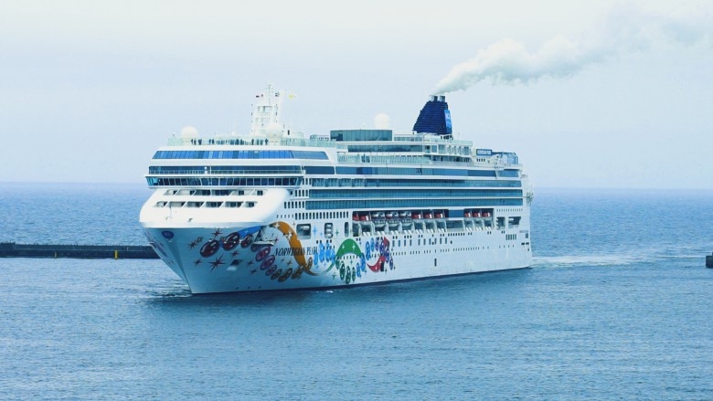 Awaria Norwegian Pearl. Tysiące pasażerów utknęło na wycieczkowcu - GospodarkaMorska.pl