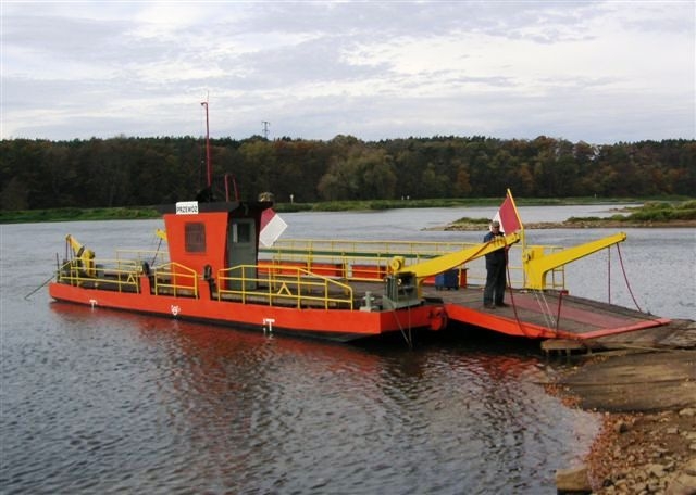 Z uwagi na niski stan wody nieczynne przeprawy promowe na Odrze - GospodarkaMorska.pl