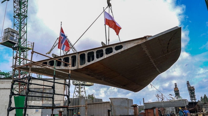 Stocznia Safe położyła stępkę pod budowę w pełni wyposażonego statku rybackiego dla Norwegów (foto, wideo) - GospodarkaMorska.pl