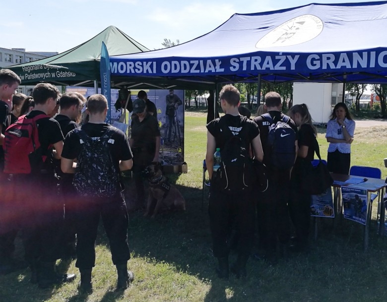 Projekt nowelizacji przepisów dotyczących funkcjonowania klas mundurowych po pierwszym czytaniu - GospodarkaMorska.pl