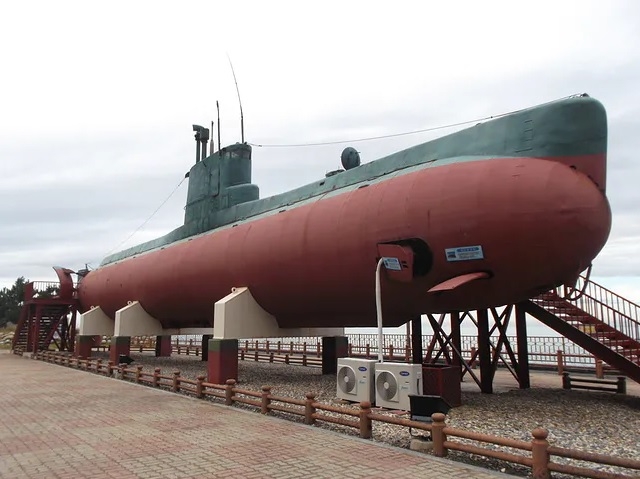 KCNA: Kim dokonał inspekcji nowego okrętu podwodnego - GospodarkaMorska.pl