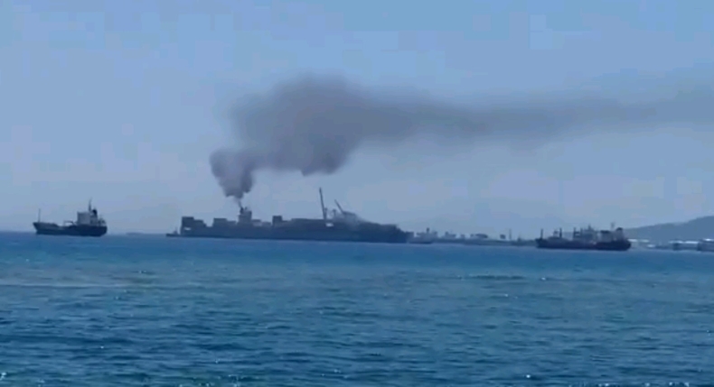 Kontenerowiec Maerska ukarany grzywną w Hiszpanii za emisję dymu (wideo) - GospodarkaMorska.pl