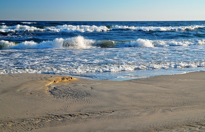 Zamknięte kąpieliska w Mikoszewie i Krynicy Morskiej - GospodarkaMorska.pl