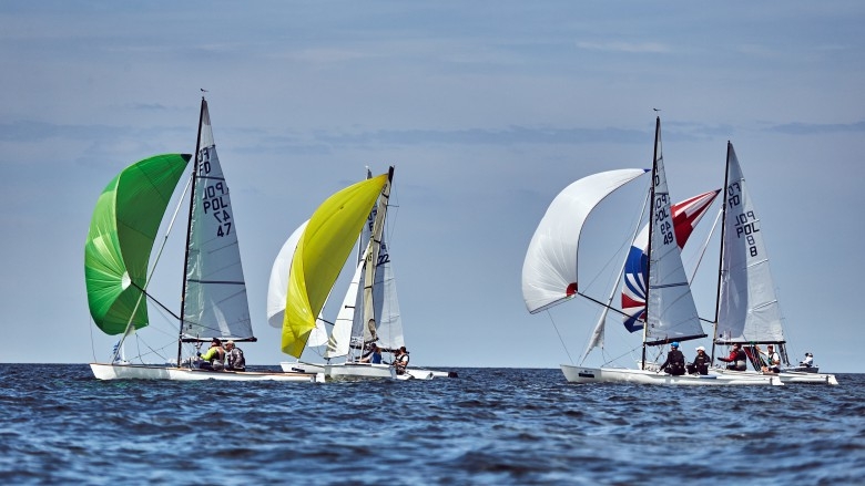 Blisko 4,3 mln osób w Polsce żegluje. Wraz ze wzrostem popularności tego sportu rośnie też prestiż organizowanych regat - GospodarkaMorska.pl