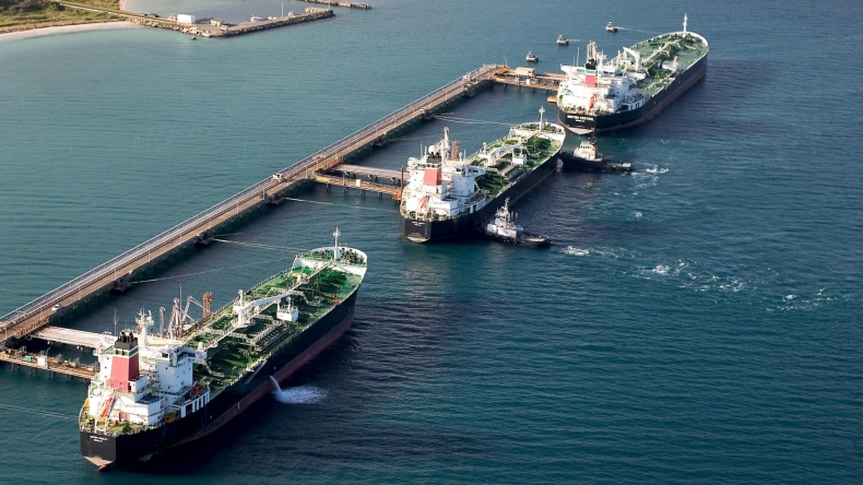 W. Brytania:  BP nie wznowi na razie rejsów swych tankowców przez cieśninę Ormuz - GospodarkaMorska.pl