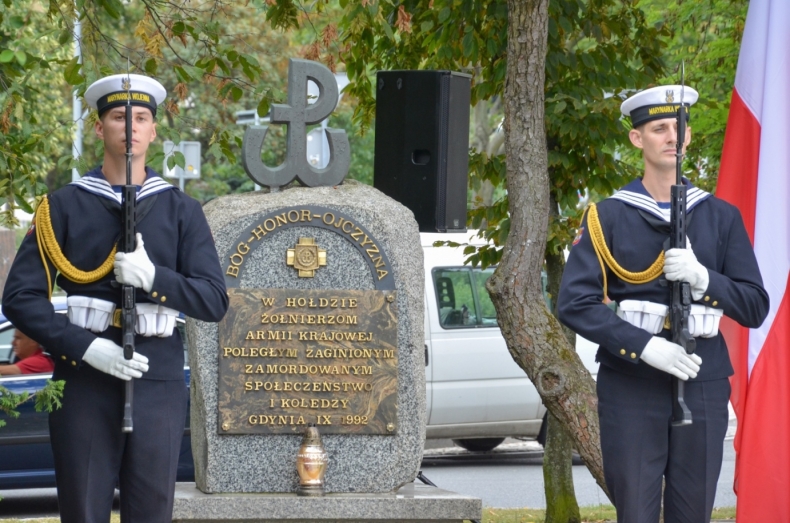 Obchody 75. rocznicy wybuchu Powstania Warszawskiego - GospodarkaMorska.pl