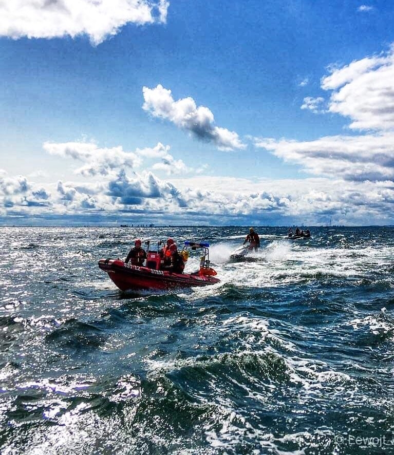 Ćwiczenia w prowadzeniu akcji ratowniczych w Porcie Gdynia i na Zatoce Gdańskiej - GospodarkaMorska.pl