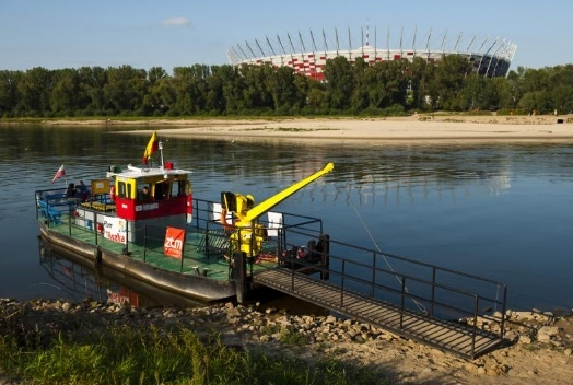 Warszawa: Stan wody na Wiśle spadł do 37 cm; kursy promu Pliszka zawieszone - GospodarkaMorska.pl