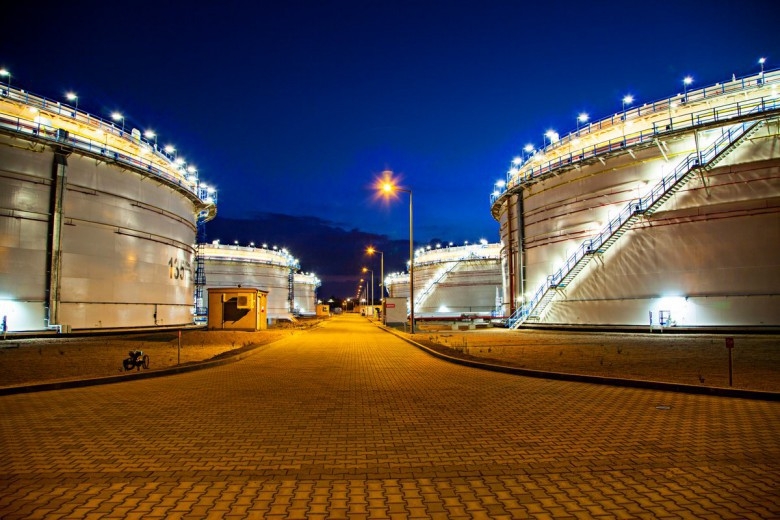 Bez poprawek w Senacie do ustawy o zapasach ropy i paliw - GospodarkaMorska.pl
