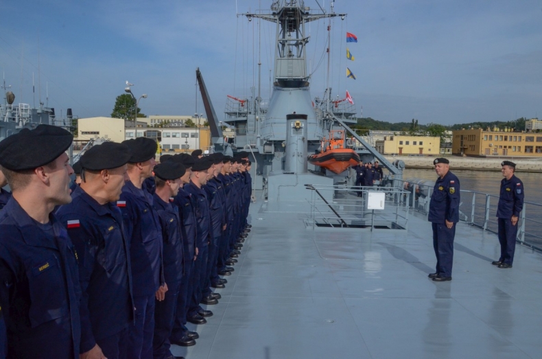 ORP Lech w drodze do Rygi - GospodarkaMorska.pl