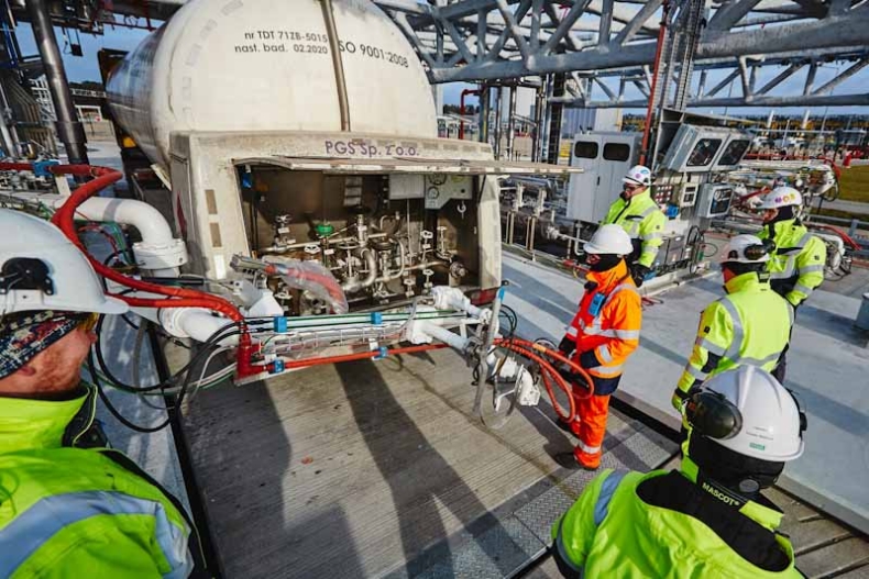 5 000 cystern z LNG ze Świnoujścia - GospodarkaMorska.pl