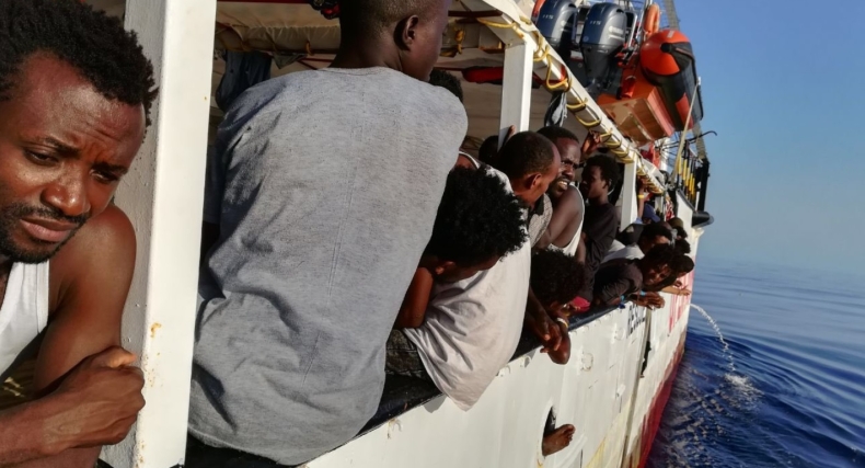 Malta zgadza się przyjąć 39 migrantów uratowanych w nocy przez statek Open Arms - GospodarkaMorska.pl