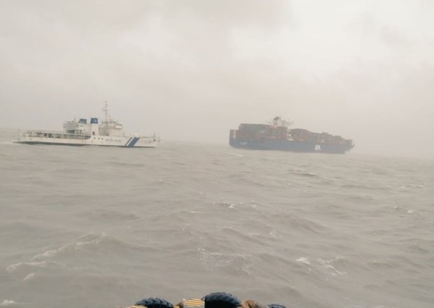 Pożar na kontenerowcu APL uszkodził sześć kontenerów - GospodarkaMorska.pl