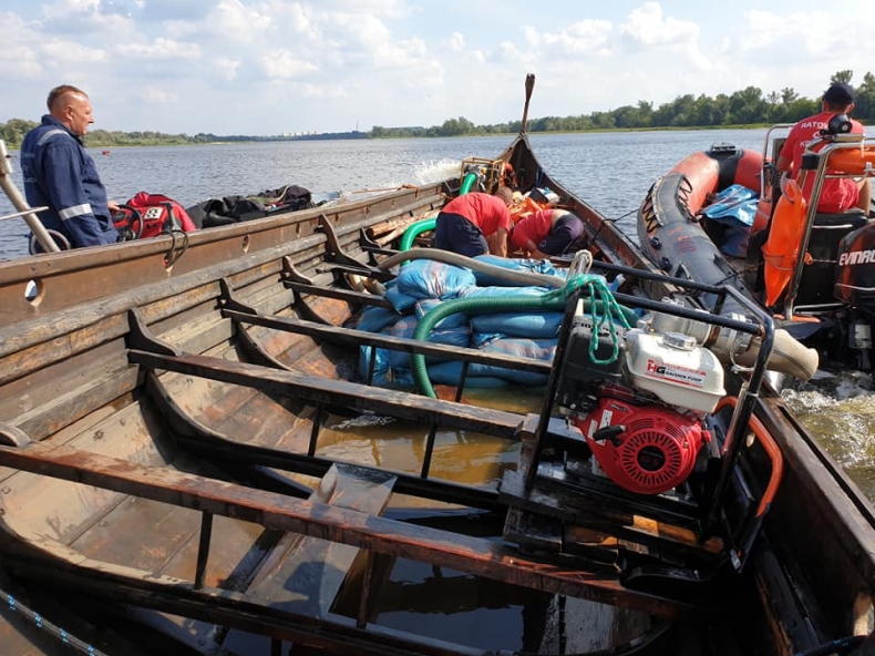 Replika łodzi wikińskiej uwolniona z dna Wisły - GospodarkaMorska.pl