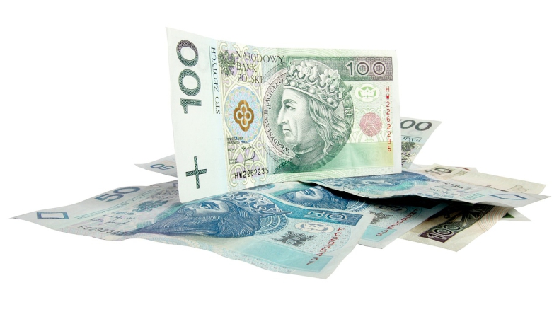 Złoty wchodzi w obszar niedowartościowania; rentowności SPW mogą nadal spadać - GospodarkaMorska.pl