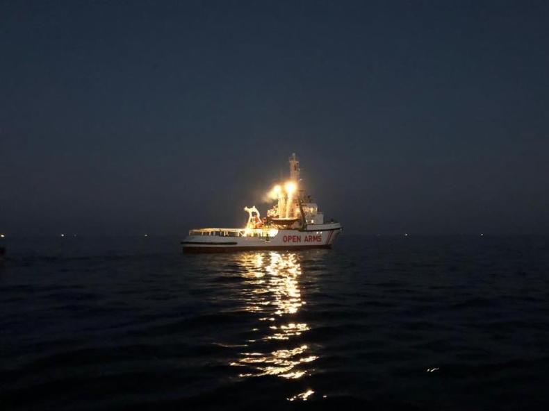 Włochy: Od 16 dni trwa impas wokół kolejnego statku z migrantami - GospodarkaMorska.pl