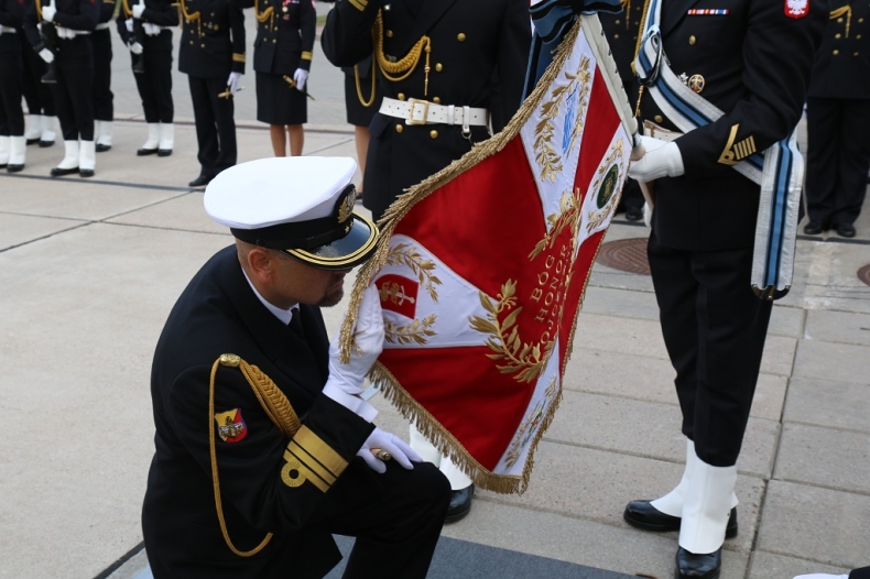 Uroczyste przekazanie obowiązków na stanowisku Komendanta Portu Wojennego Gdynia - GospodarkaMorska.pl