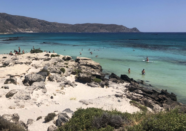 Kary finansowe za palenie na plażach na Sardynii - GospodarkaMorska.pl