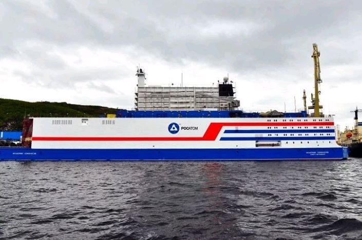 Najnowsza rosyjska pływająca elektrownia atomowa wyruszyła do Arktyki - GospodarkaMorska.pl