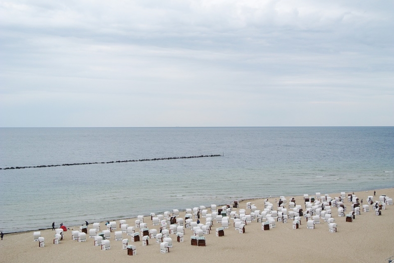 GIS: Można się kąpać nad Bałtykiem, kąpiel zakazana jest na dwóch kąpieliskach nad Zalewem Szczecińskim - GospodarkaMorska.pl