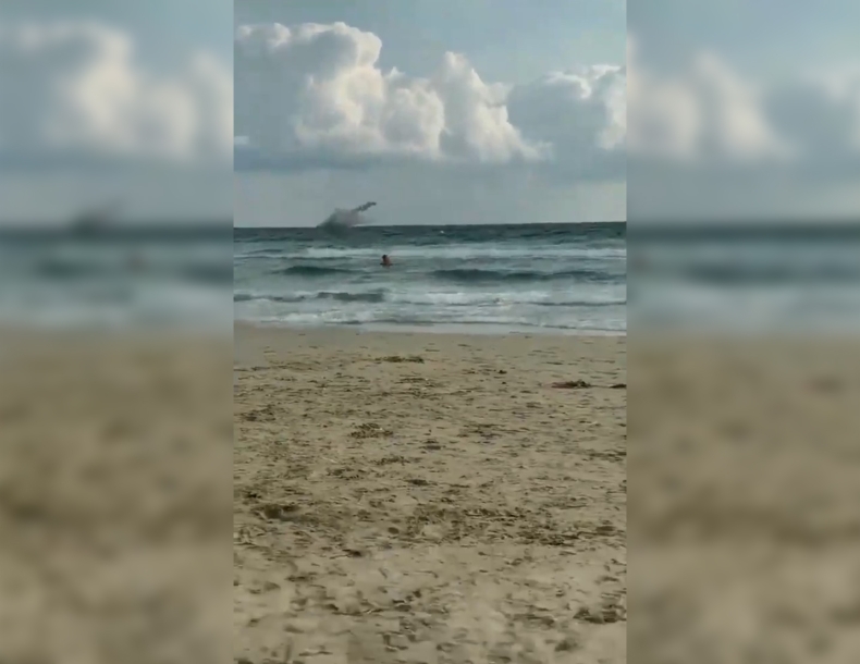 Hiszpania: Wojskowy akrobacyjny odrzutowiec spadł do morza, pilot zginął (wideo) - GospodarkaMorska.pl