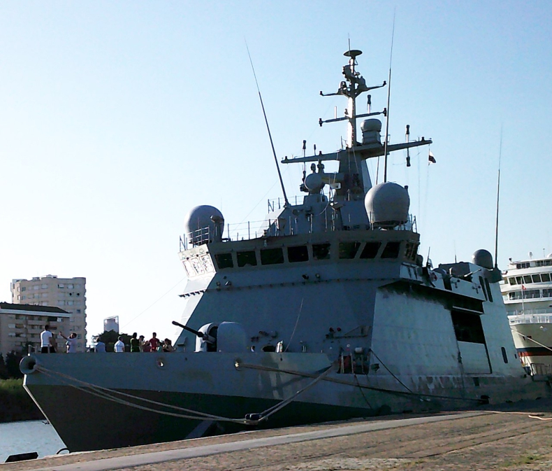 Hiszpania: Okręt wojenny odebrał z Sycylii 15 pasażerów statku Open Arms - GospodarkaMorska.pl