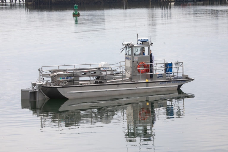 Sea Machines testują autonomiczną jednostkę do usuwania plam ropy - GospodarkaMorska.pl
