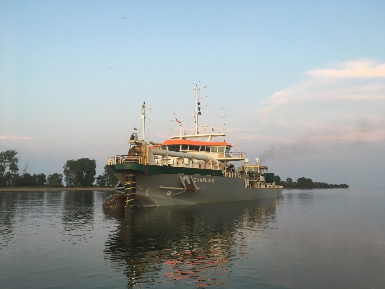 Trwają prace pogłębiarskie na torze wodnym Świnoujście-Szczecin (foto) - GospodarkaMorska.pl
